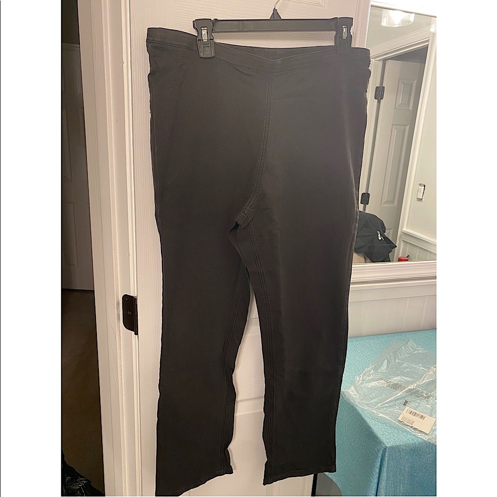 Susan Graver black cotton/spandex “jeans”. IN ORIGINAL PACKAGE. Size L